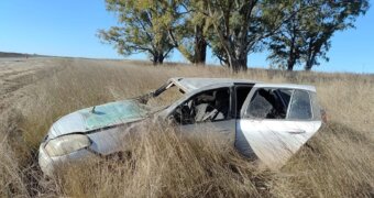 Accidente en la Ruta 60: un vehículo terminó volcado cerca de Carhué Accidente en la Ruta 60: un vehículo terminó volcado cerca de Carhué