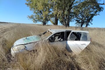 Accidente en la Ruta 60: un vehículo terminó volcado cerca de Carhué Accidente en la Ruta 60: un vehículo terminó volcado cerca de Carhué