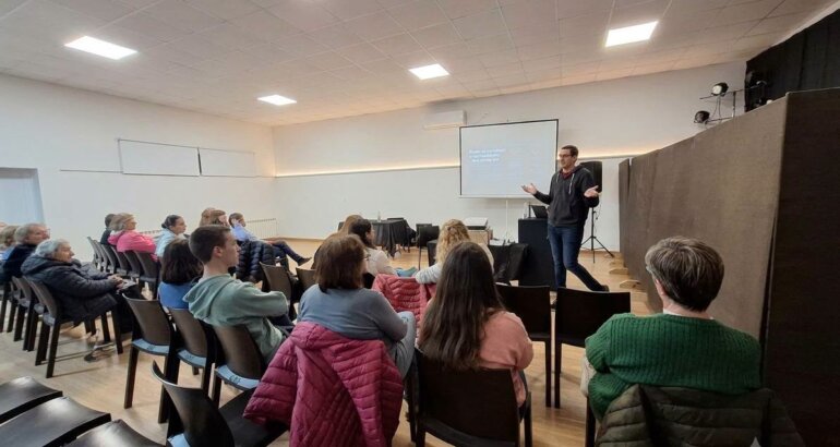 Frente al avance de las estafas digitales, brindaron herramientas de prevención en Rivera Frente al avance de las estafas digitales, brindaron herramientas de prevención en Rivera