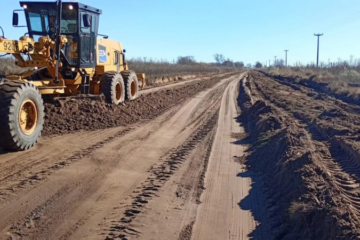 El Municipio realizó tareas de mantenimiento en el Camino Real que une Villa Maza y Rivera El Municipio realizó tareas de mantenimiento en el Camino Real que une Villa Maza y Rivera