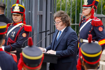 Milei homenajeó a San Martín: “Tenemos la libertad como mandato y seguir el camino de nuestro padre fundador“ Milei homenajeó a San Martín: “Tenemos la libertad como mandato y seguir el camino de nuestro padre fundador“