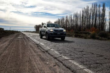 La Justicia ordenó al Gobierno reparar de inmediato tres rutas nacionales y lo responsabilizó por su deterioro La Justicia ordenó al Gobierno reparar de inmediato tres rutas nacionales y lo responsabilizó por su deterioro