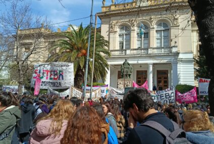 Un sector de los docentes bonaerenses protestó en Educación: “Tenemos salarios de pobreza” Un sector de los docentes bonaerenses protestó en Educación: “Tenemos salarios de pobreza”