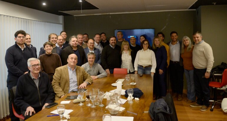 Balbín arengó a los intendentes de la UCR tras la fractura: “Trabajamos para ser Gobierno” Balbín arengó a los intendentes de la UCR tras la fractura: “Trabajamos para ser Gobierno”