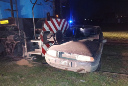 Bahía Blanca: un tren arrolló a un automóvil y sus ocupantes resultaron ilesos Bahía Blanca: un tren arrolló a un automóvil y sus ocupantes resultaron ilesos