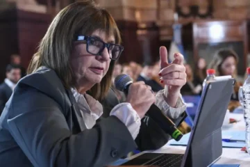 El oficialismo acelera 60 pliegos judiciales y concentra su estrategia en dos cargos clave para la Cámara Federal porteña El oficialismo acelera 60 pliegos judiciales y concentra su estrategia en dos cargos clave para la Cámara Federal porteña