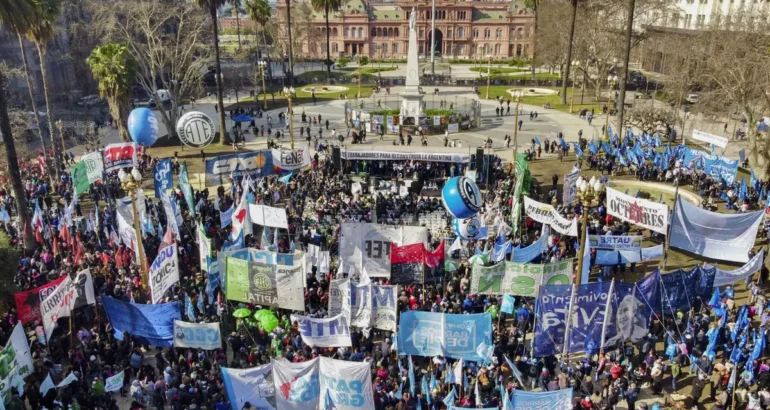 “No aceptamos una Argentina para unos pocos”: la marcha de San Cayetano reclamó trabajo, producción y justicia social “No aceptamos una Argentina para unos pocos”: la marcha de San Cayetano reclamó trabajo, producción y justicia social