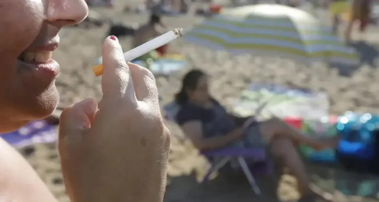 Buscan por Ley prohibir el cigarrillo en todas las playas de la provincia de Buenos Aires Buscan por Ley prohibir el cigarrillo en todas las playas de la provincia de Buenos Aires
