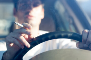 Diputados vuelven a la carga contra el cigarrillo: proponen multas por fumar en el auto Diputados vuelven a la carga contra el cigarrillo: proponen multas por fumar en el auto