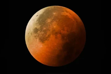 Así se vio el eclipse total de sol que deslumbró a parte del mundo Así se vio el eclipse total de sol que deslumbró a parte del mundo