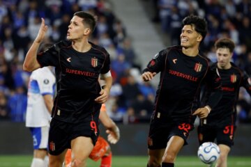 Estudiantes goleó a la U. Católica en Chile y se metió en cuartos de la Libertadores Estudiantes goleó a la U. Católica en Chile y se metió en cuartos de la Libertadores