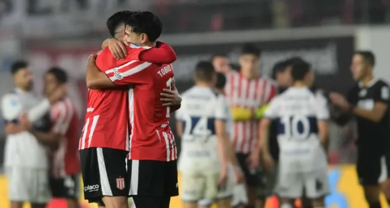 Estudiantes se floreó ante Gimnasia y se quedó con el clásico platense Estudiantes se floreó ante Gimnasia y se quedó con el clásico platense