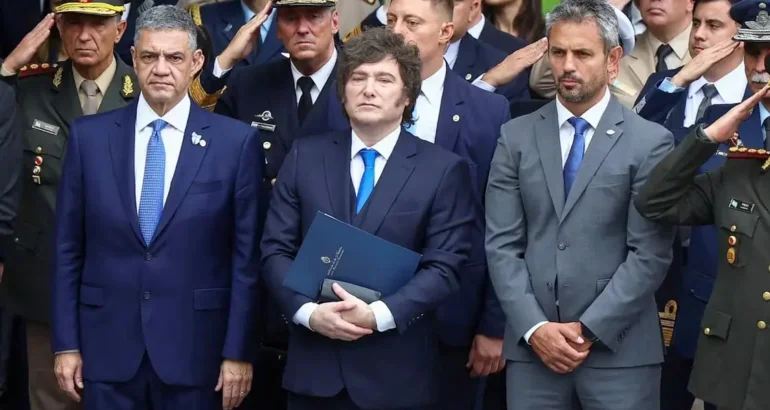 Milei vuelve a la escena pública con un acto homenaje al General San Martín y un gesto de acercamiento al PRO Milei vuelve a la escena pública con un acto homenaje al General San Martín y un gesto de acercamiento al PRO