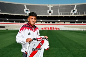 Thiago Almada fue presentado en River: «Estoy cumpliendo un sueño» Thiago Almada fue presentado en River: «Estoy cumpliendo un sueño»