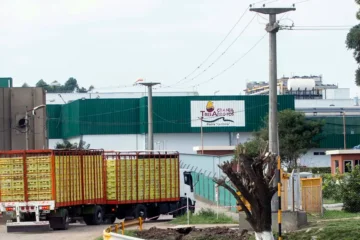 Granja Tres Arroyos comenzó a notificar despidos y hablan de entre 250 y 550 trabajadores afectados Granja Tres Arroyos comenzó a notificar despidos y hablan de entre 250 y 550 trabajadores afectados