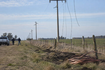 Condenaron a tres sujetos por robos de cables sobre la Ruta 33 Condenaron a tres sujetos por robos de cables sobre la Ruta 33