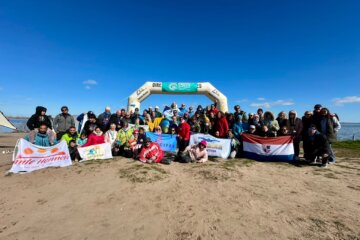 A 9 grados y con el corazón en alto: 55 nadadores desafiaron las aguas del Lago Epecuén A 9 grados y con el corazón en alto: 55 nadadores desafiaron las aguas del Lago Epecuén