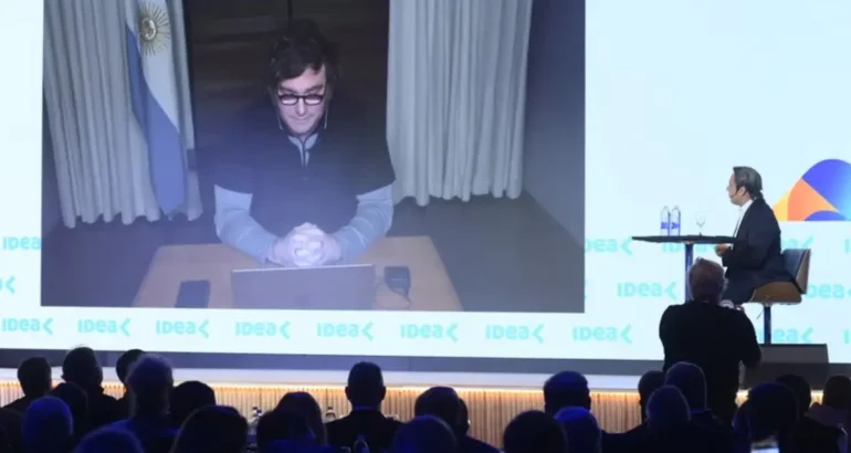 Coloquio de IDEA: Milei dijo que en 2027 habrá que elegir entre un “país grande o uno miserable” Coloquio de IDEA: Milei dijo que en 2027 habrá que elegir entre un “país grande o uno miserable”