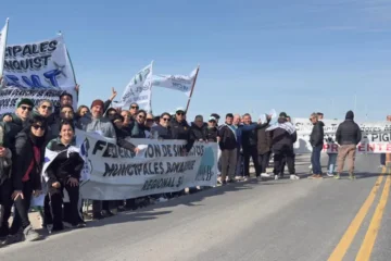 FeSiMuBo bloqueó el acceso al Puerto de Bahía Blanca por salarios dignos para los municipales FeSiMuBo bloqueó el acceso al Puerto de Bahía Blanca por salarios dignos para los municipales