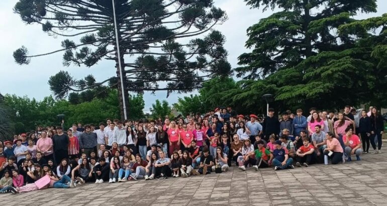 La Agraria Solidaria: una iniciativa que une a estudiantes y comunidad por el Hospital Noé Yarcho La Agraria Solidaria: una iniciativa que une a estudiantes y comunidad por el Hospital Noé Yarcho