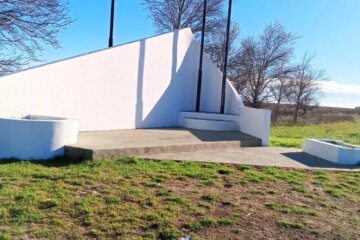Villa Maza puso en valor el monumento a las Banderas en el acceso a la localidad Villa Maza puso en valor el monumento a las Banderas en el acceso a la localidad