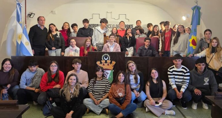 Estudiantes de Adolfo Alsina participaron del Parlamento Juvenil del Mercosur Estudiantes de Adolfo Alsina participaron del Parlamento Juvenil del Mercosur