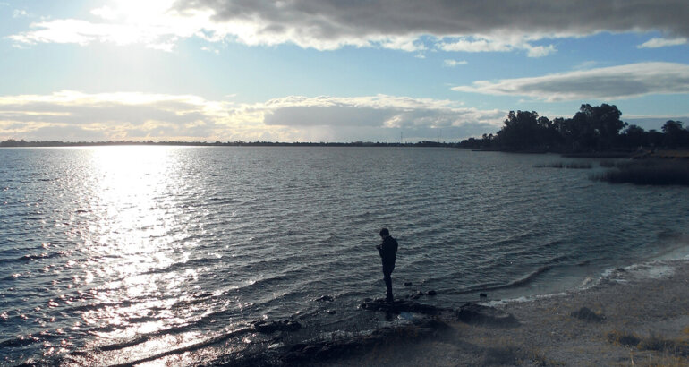 Tragedia en Laguna del Monte: tres pescadores murieron ahogados y buscan a otros dos desaparecidos Tragedia en Laguna del Monte: tres pescadores murieron ahogados y buscan a otros dos desaparecidos