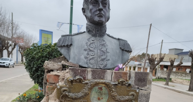 Piden al Municipio intervenir ante el deterioro del monumento a San Martín en Rivera Piden al Municipio intervenir ante el deterioro del monumento a San Martín en Rivera