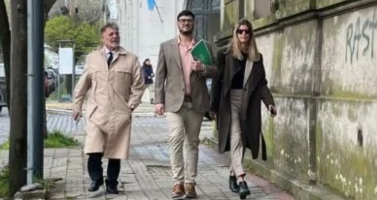 Nebot presentó su descargo ante la Comisión Investigadora del Concejo Deliberante de Saavedra Nebot presentó su descargo ante la Comisión Investigadora del Concejo Deliberante de Saavedra