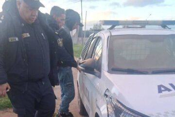 Bahía Blanca: dos detenidos por rociar con nafta y prender fuego a un joven Bahía Blanca: dos detenidos por rociar con nafta y prender fuego a un joven