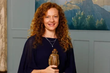 La bahiense Amina Helmi recibió el «Nobel» de Astrofísica por reconstruir la historia de la Vía Láctea La bahiense Amina Helmi recibió el «Nobel» de Astrofísica por reconstruir la historia de la Vía Láctea