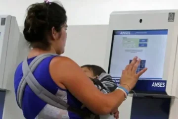 El Gobierno automatiza la verificación de controles de salud y escolaridad para el cobro de la AUH El Gobierno automatiza la verificación de controles de salud y escolaridad para el cobro de la AUH
