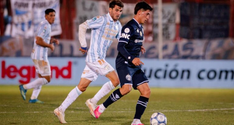 Atlético Tucumán eliminó a Independiente Rivadavia por penales y es semifinalista de la Copa Argentina Atlético Tucumán eliminó a Independiente Rivadavia por penales y es semifinalista de la Copa Argentina