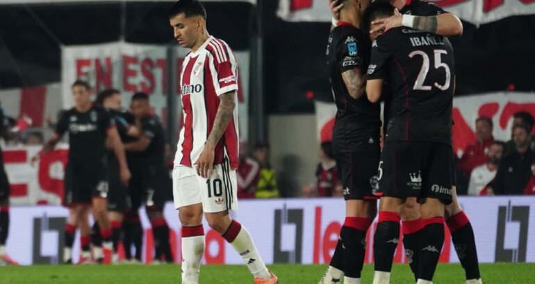 Huracán dio el golpe y le ganó a River en el Monumental Huracán dio el golpe y le ganó a River en el Monumental