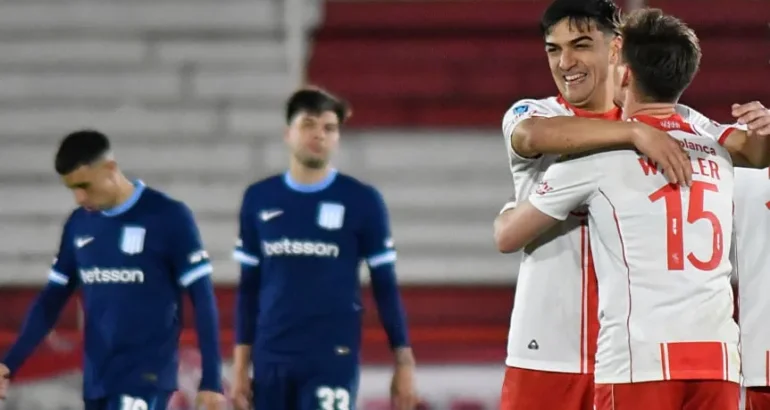 Huracán le ganó a un Racing que sigue en caída libre y último en el Clausura Huracán le ganó a un Racing que sigue en caída libre y último en el Clausura