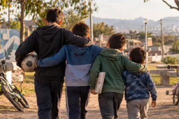 Cuatro hermanitos buscan una familia que los adopte juntos Cuatro hermanitos buscan una familia que los adopte juntos