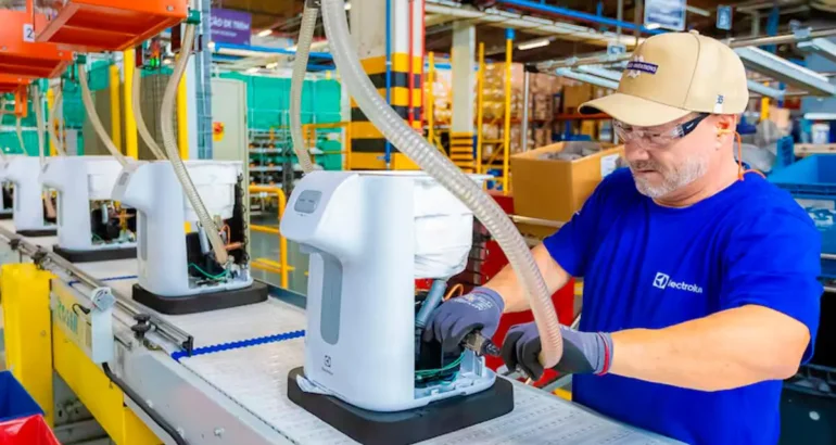 Electrolux cierra su planta en Rosario y pasará a importar Electrolux cierra su planta en Rosario y pasará a importar