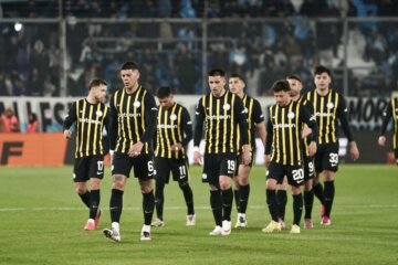 Racing cayó agónicamente ante Atlético Tucumán y quedó último en su zona Racing cayó agónicamente ante Atlético Tucumán y quedó último en su zona