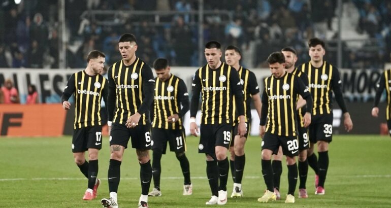 Racing cayó agónicamente ante Atlético Tucumán y quedó último en su zona Racing cayó agónicamente ante Atlético Tucumán y quedó último en su zona
