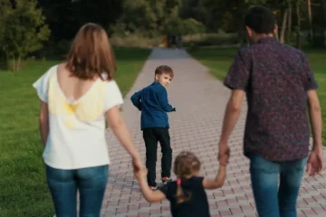 “Un abrazo a tiempo”: Adolfo Alsina convoca a familias voluntarias para brindar cuidado transitorio a niños y adolescentes “Un abrazo a tiempo”: Adolfo Alsina convoca a familias voluntarias para brindar cuidado transitorio a niños y adolescentes