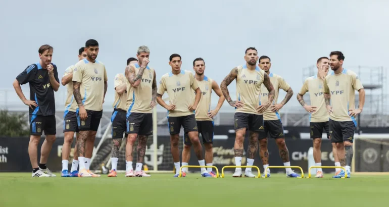 La Selección pone en marcha un nuevo ciclo con tres amistosos y la despedida de Messi La Selección pone en marcha un nuevo ciclo con tres amistosos y la despedida de Messi