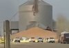 La Pampa: explotó y colapsó un silo de 30 metros en una planta cerealera La Pampa: explotó y colapsó un silo de 30 metros en una planta cerealera