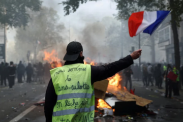 El Gobierno de Francia decretó toques de queda parciales tras la ola de disturbios El Gobierno de Francia decretó toques de queda parciales tras la ola de disturbios