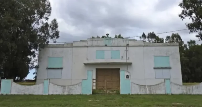 Allanan una vivienda en Carhué y detienen a un hombre por el robo a un club en Erize Allanan una vivienda en Carhué y detienen a un hombre por el robo a un club en Erize