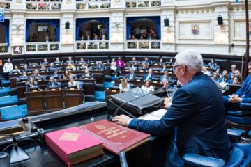 Diputados dio sancionó la Ley Ema para prevenir la violencia digital y la regulación de celulares en escuelas Diputados dio sancionó la Ley Ema para prevenir la violencia digital y la regulación de celulares en escuelas