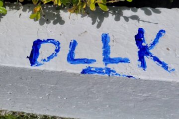 Vandalizaron los monumentos a la Madre y al General San Martín en Villa Maza Vandalizaron los monumentos a la Madre y al General San Martín en Villa Maza