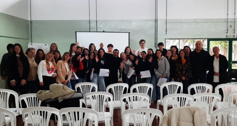 Rivera y Carhué fueron sede de jornadas de reflexión sobre las adolescencias Rivera y Carhué fueron sede de jornadas de reflexión sobre las adolescencias