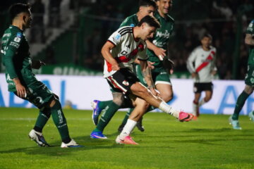 River igualó con Sarmiento en Junín y sigue sin poder meterse en playoffs River igualó con Sarmiento en Junín y sigue sin poder meterse en playoffs