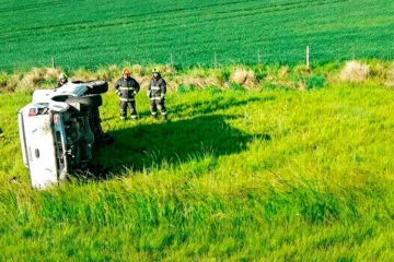 Accidente cerca de Carhué: volcó una camioneta y sus dos ocupantes fueron asistidos Accidente cerca de Carhué: volcó una camioneta y sus dos ocupantes fueron asistidos