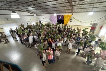 Una escuela de Carhué recibió 31 kilos de verduras donadas desde la huerta de la cárcel de Saavedra Una escuela de Carhué recibió 31 kilos de verduras donadas desde la huerta de la cárcel de Saavedra